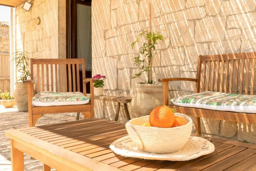 Dimore Del Monte Limoni ,Ulivo Modica Holiday home